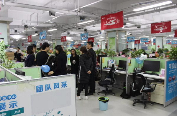 1544671116134908.jpg 配图2 郑州理工职业学院师生参观锐之旗和企汇网