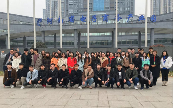 1545962424861019.jpg 配图4 云和数据UI班全体合影.jpg