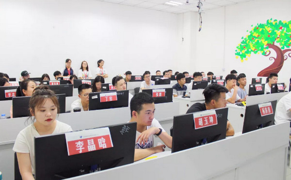 1563851357583549.jpg 配图1 云和数据HTML5培训班开班仪式圆满举行.jpg