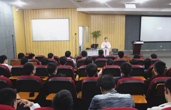 1571019912856557.jpg 配图2 云和数据Java班毕业典礼隆重举行.jpg