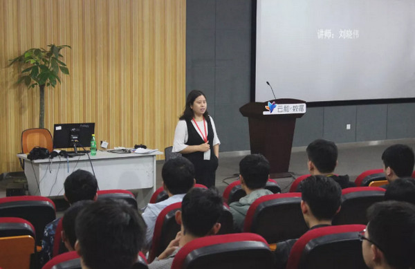 1571019921232787.jpg 配图3 云和数据Java班毕业典礼隆重举行.jpg