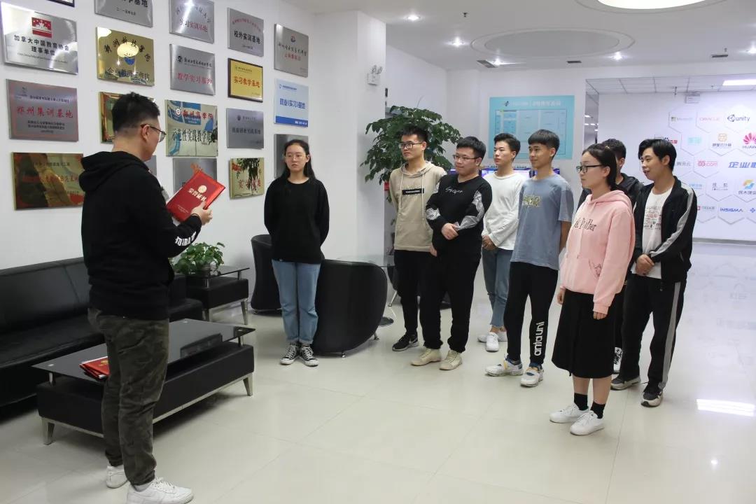 破茧成蝶,与美邂逅 | 云和数据UI手绘选修课一期课程优秀作品颁奖仪式 配图01 破茧成蝶,与美邂逅 | 云和数据UI手绘选修课一期课程优秀作品颁奖仪式 配图01